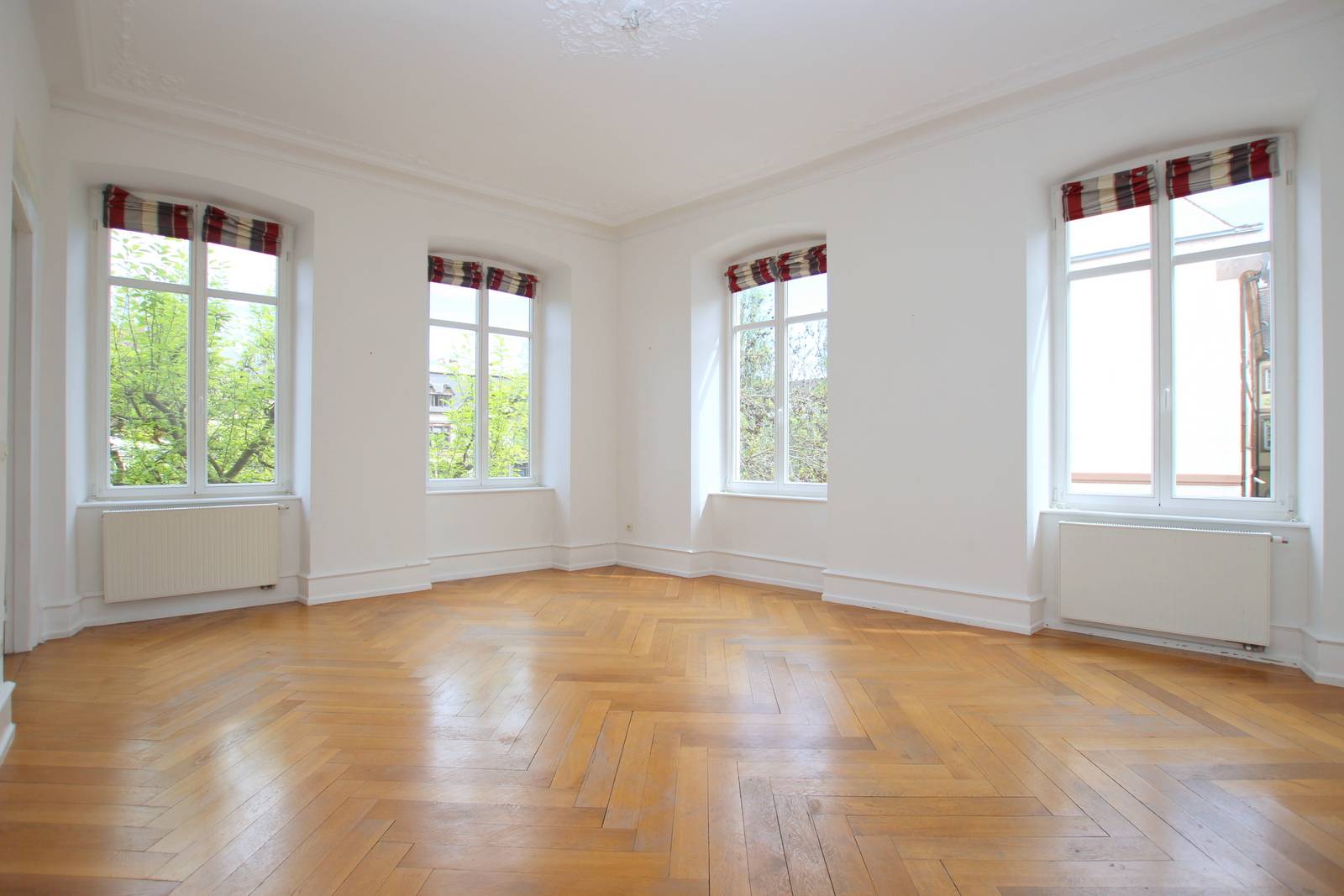 LOUE - STRASBOURG SUR QUAIS - APPARTEMENT 6 PIECES – VUE DEGAGEE EXCEPTIONNELLE - 180 m² – GRAND BALCON – CAVE -
