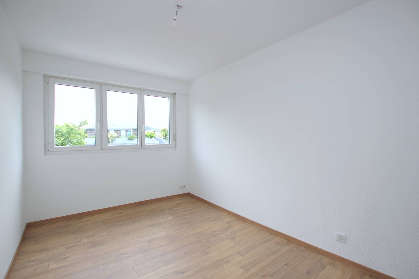 LOUE - STRASBOURG - CONTADES – DERNIER ETAGE – ETAT NEUF – 3/4 pièces – 86 m² – Terrasse Sud -
