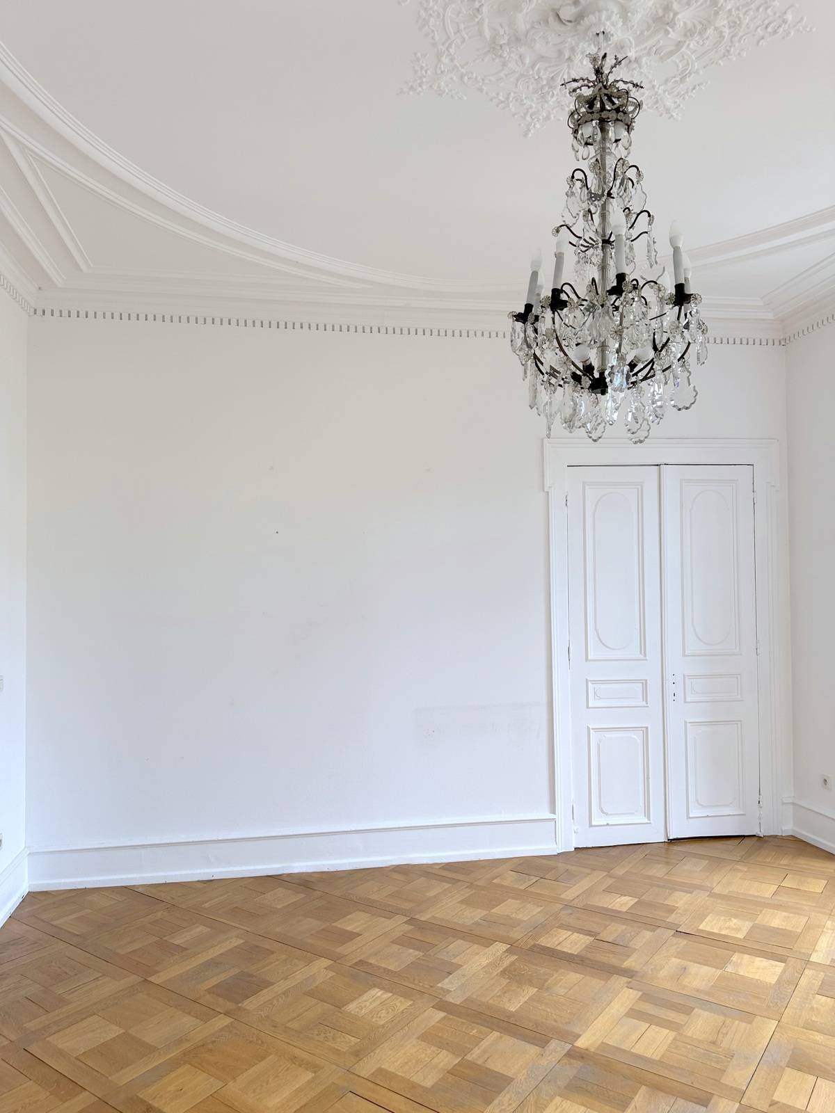 LOUE - STRASBOURG SUR QUAIS - APPARTEMENT 6 PIECES – VUE DEGAGEE EXCEPTIONNELLE - 180 m² – GRAND BALCON – CAVE -