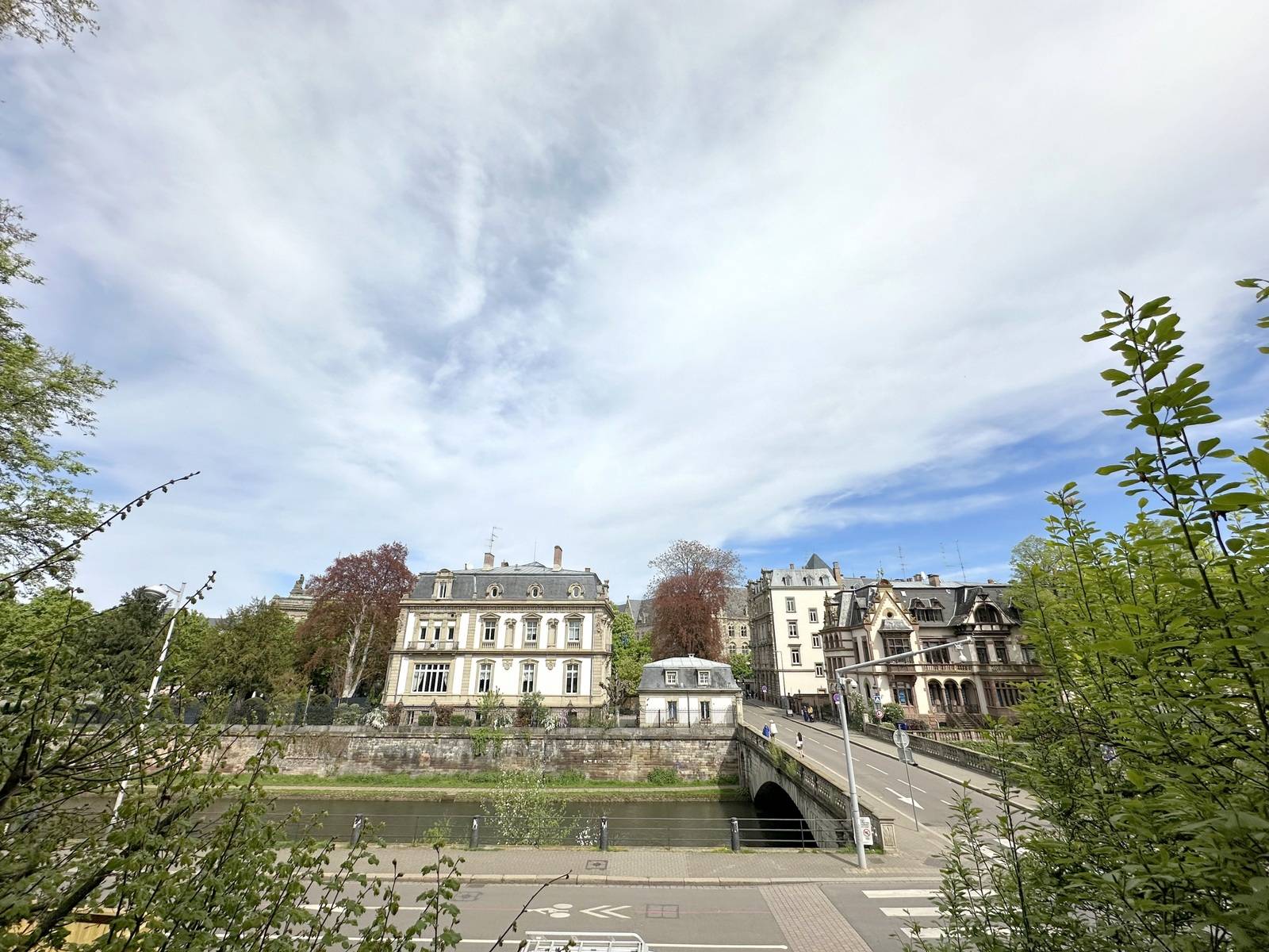 LOUE - STRASBOURG SUR QUAIS - APPARTEMENT 6 PIECES – VUE DEGAGEE EXCEPTIONNELLE - 180 m² – GRAND BALCON – CAVE -