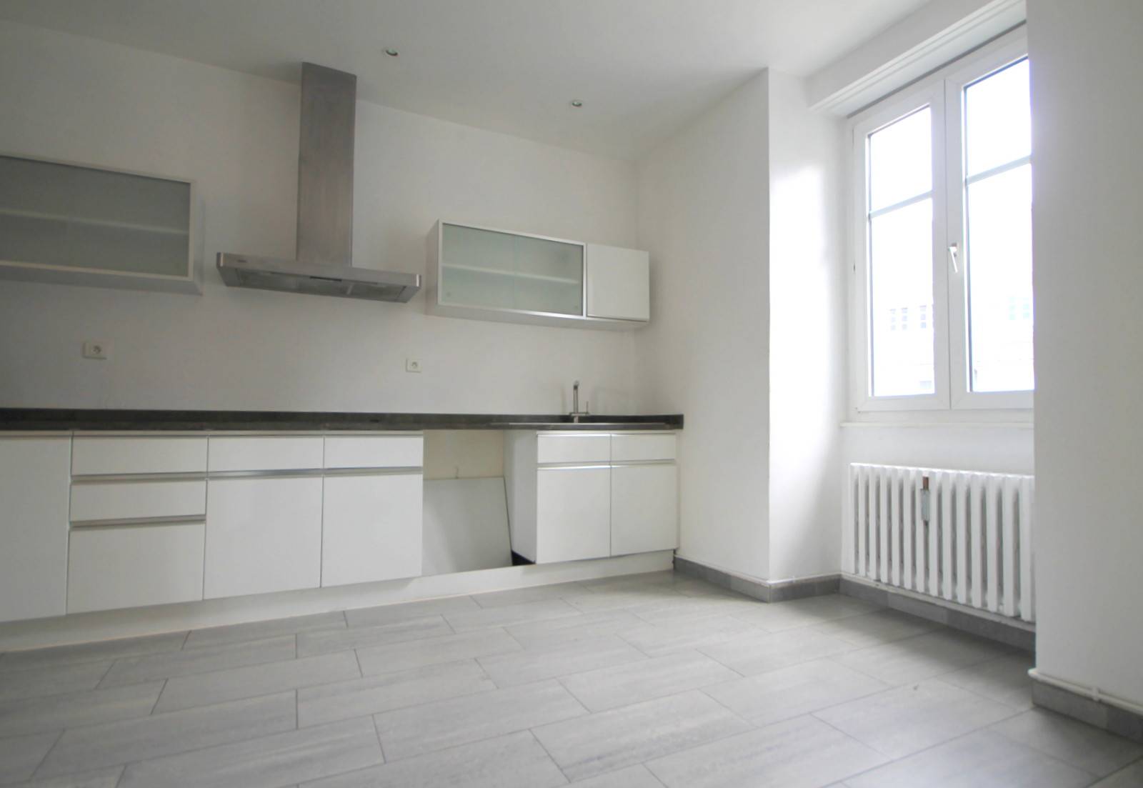 VENDU - CENTRE VILLE Prestigieux Immeuble de l'ESCA  Appartement Bourgeois en dernier étage 5 pièces 134 m² avec chambre de bonnes