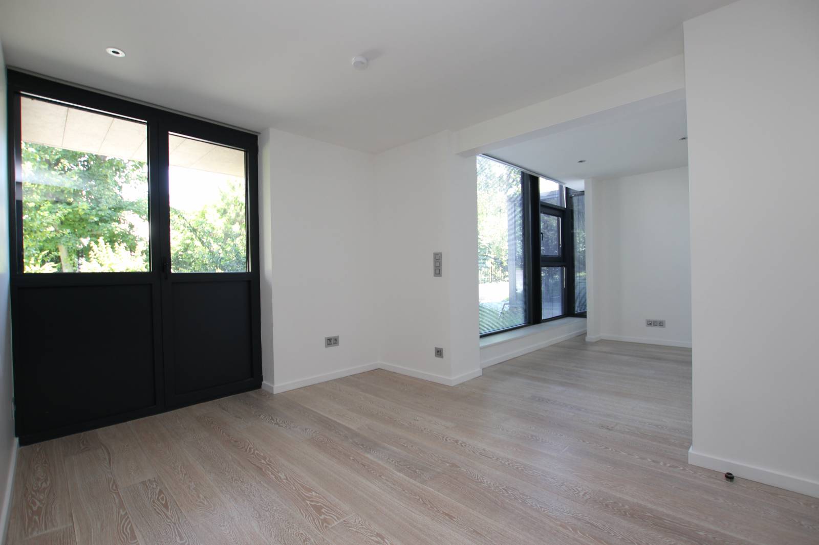 VENDU - CONTADES Rue Schwilgué rez-de-jardin 217 m² avec grand jardin 400m² orienté sud ouest