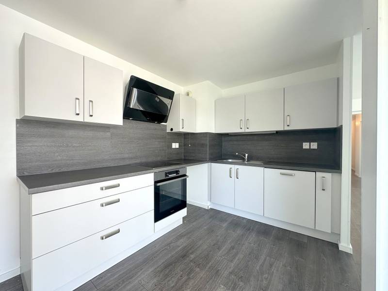 LOUE - STRASBOURG NEUDORF - PROX. PLACE DE L’ETOILE – AU CALME SUR PARC- GRAND APP. 3 PIECES 67,48 m² TERRASSE ET PARKING