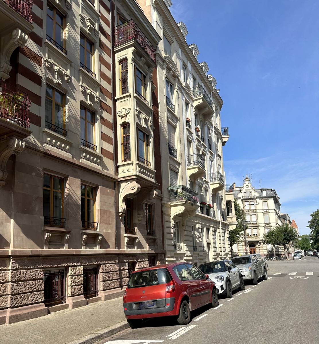 EXCLUSIVITE - ORANGERIE – APPARTEMENT EN ENTRESOL 2/3 PIECES  70 M²