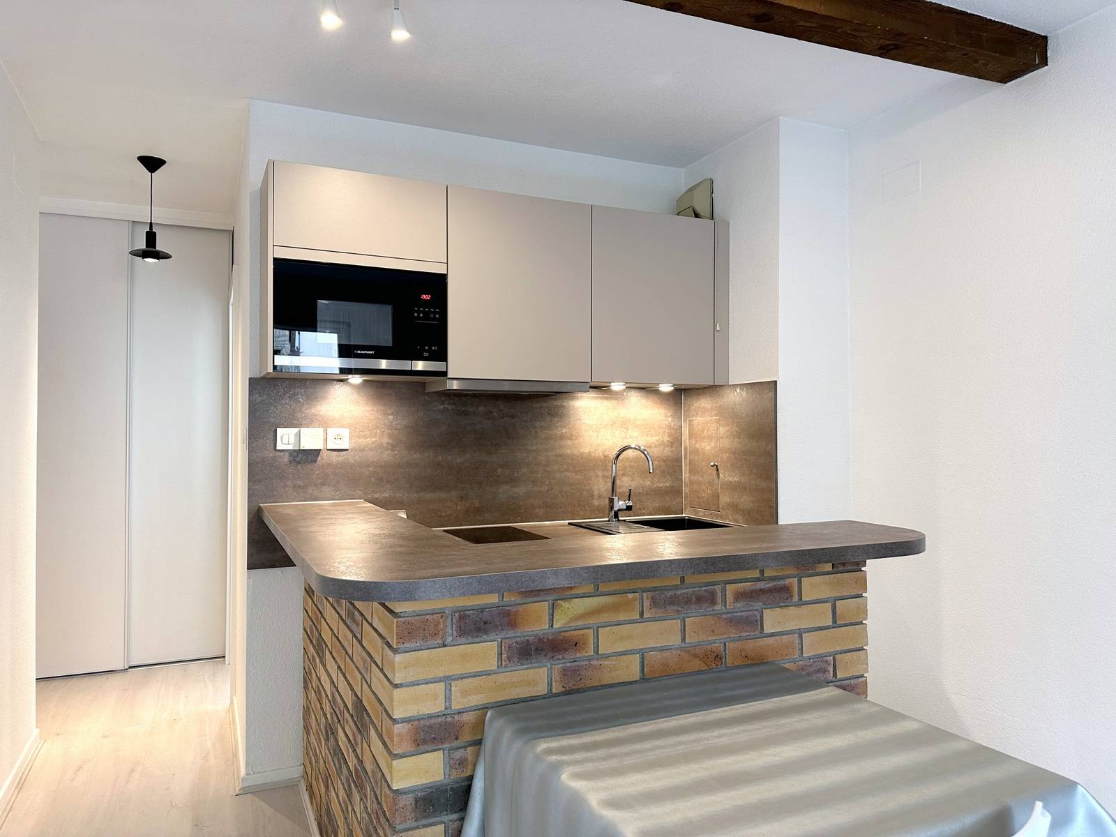 VENDU  - STRASBOURG - DEBUT NEUDORF – PROX. CENTRE-VILLE ET TRAM – STUDIO 24,66 M² - ENTIEREMENT RENOVE – AU CALME -