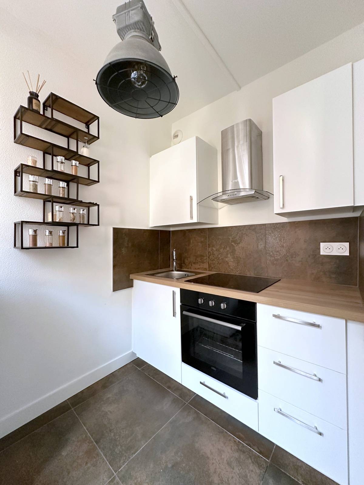 SOUS OFFRE - STRASBOURG CENTRE-VILLE HISTORIQUE – PLACE SAINT ETIENNE - APPARTEMENT 2 PIECES 42,61 m² – ENTIEREMENT RENOVE