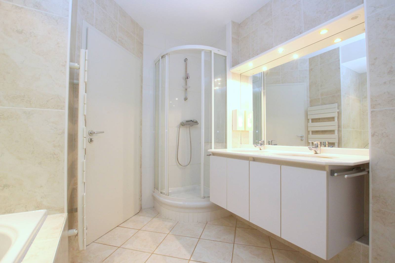 ORANGERIE - BON PASTEUR - 4 PIECES AVEC TERRASSES ET GARAGE