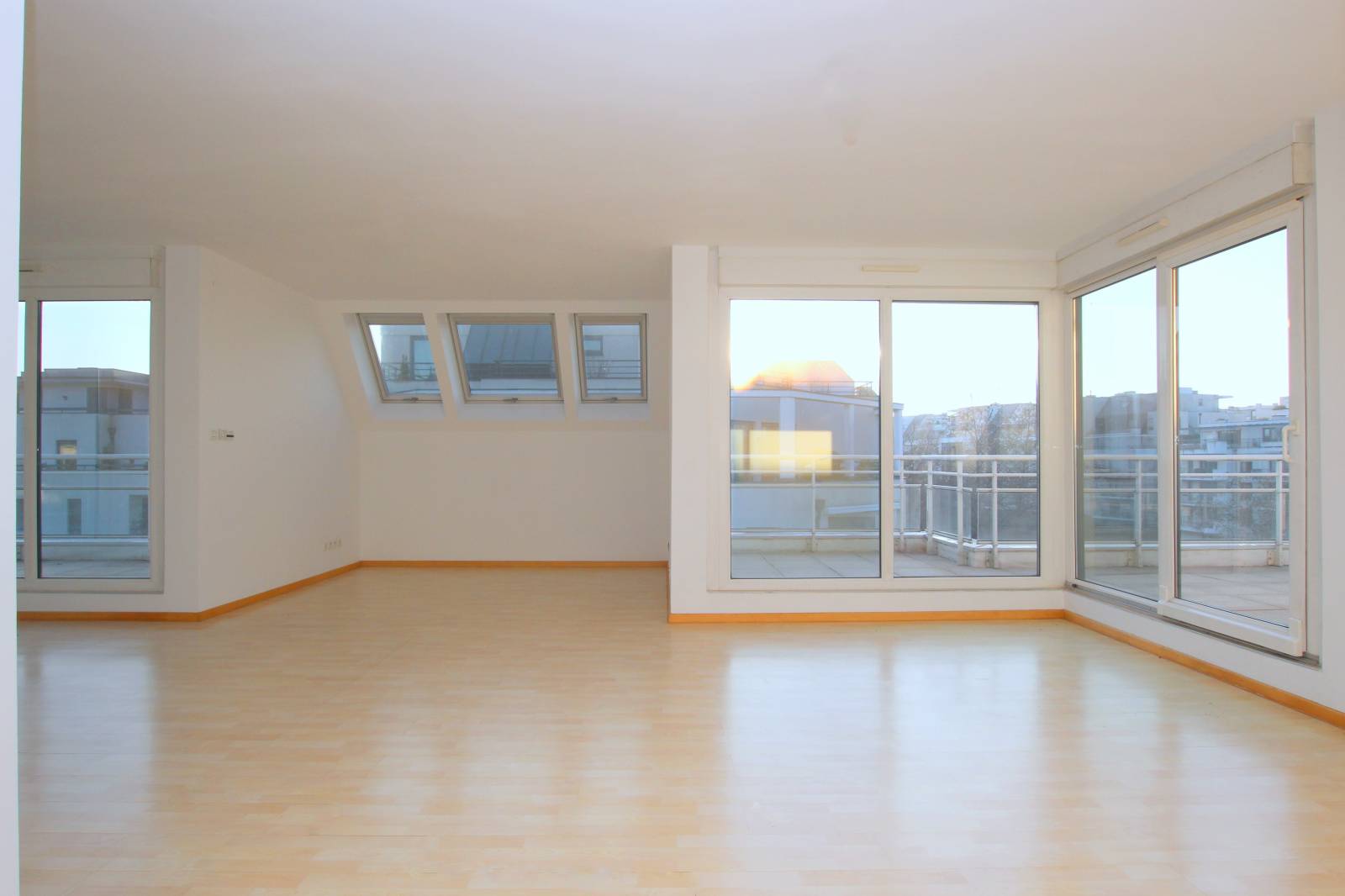 ORANGERIE - BON PASTEUR - 4 PIECES AVEC TERRASSES ET GARAGE