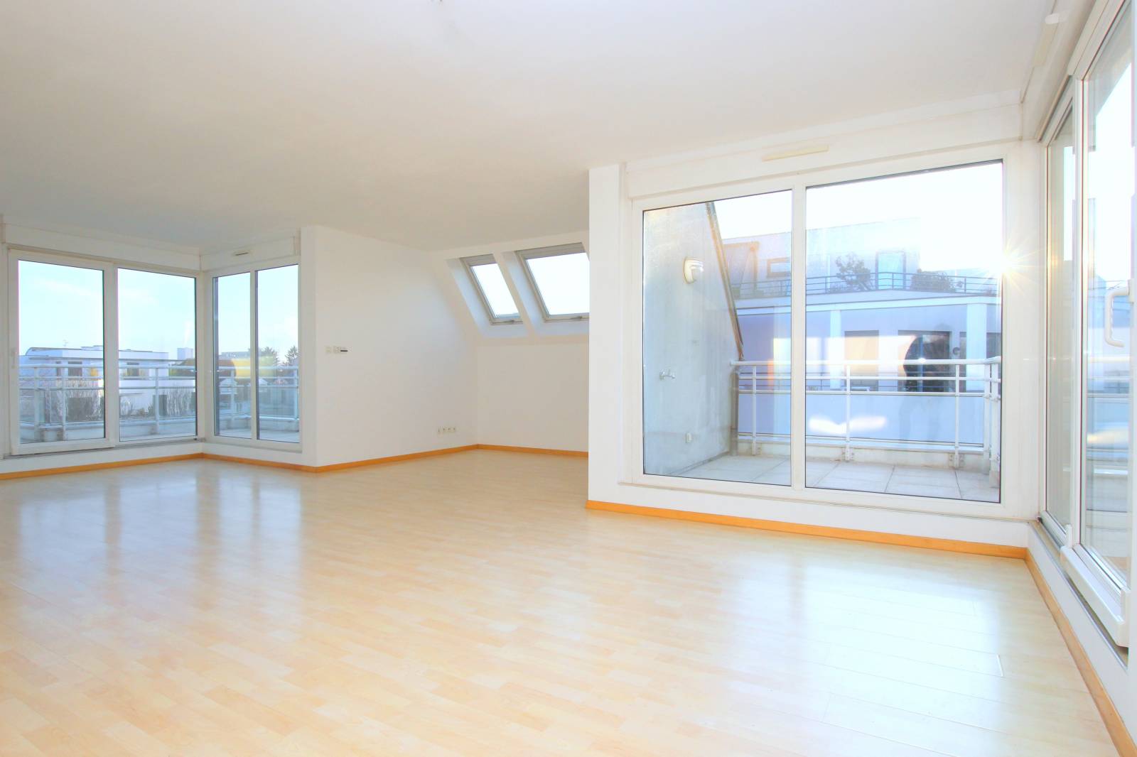 ORANGERIE - BON PASTEUR - 4 PIECES AVEC TERRASSES ET GARAGE