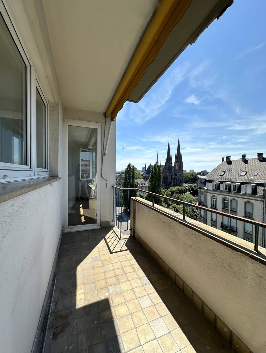 LOUE - STRASBOURG CONTADES – ETAGE ELEVE – APPARTEMENT 3 PIECES – 96 m² – ENTIEREMENT RENOVE – BALCON - CAVE -