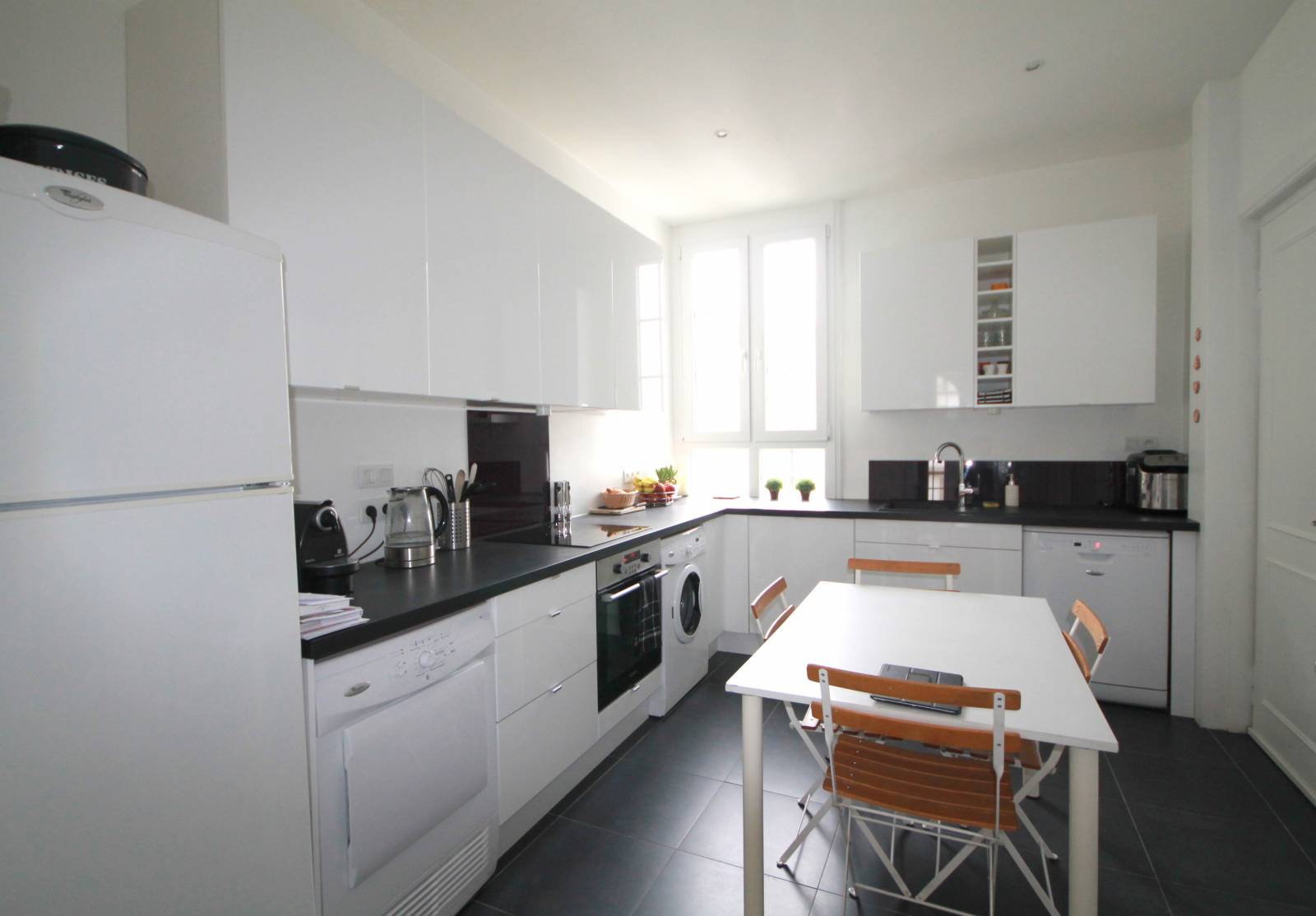 VENDU - ORANGERIE rue Stoeber dans un Immeuble Bourgeois Appartement 6 pièces en dernier étage entièrement rénové et chambre de bonnes