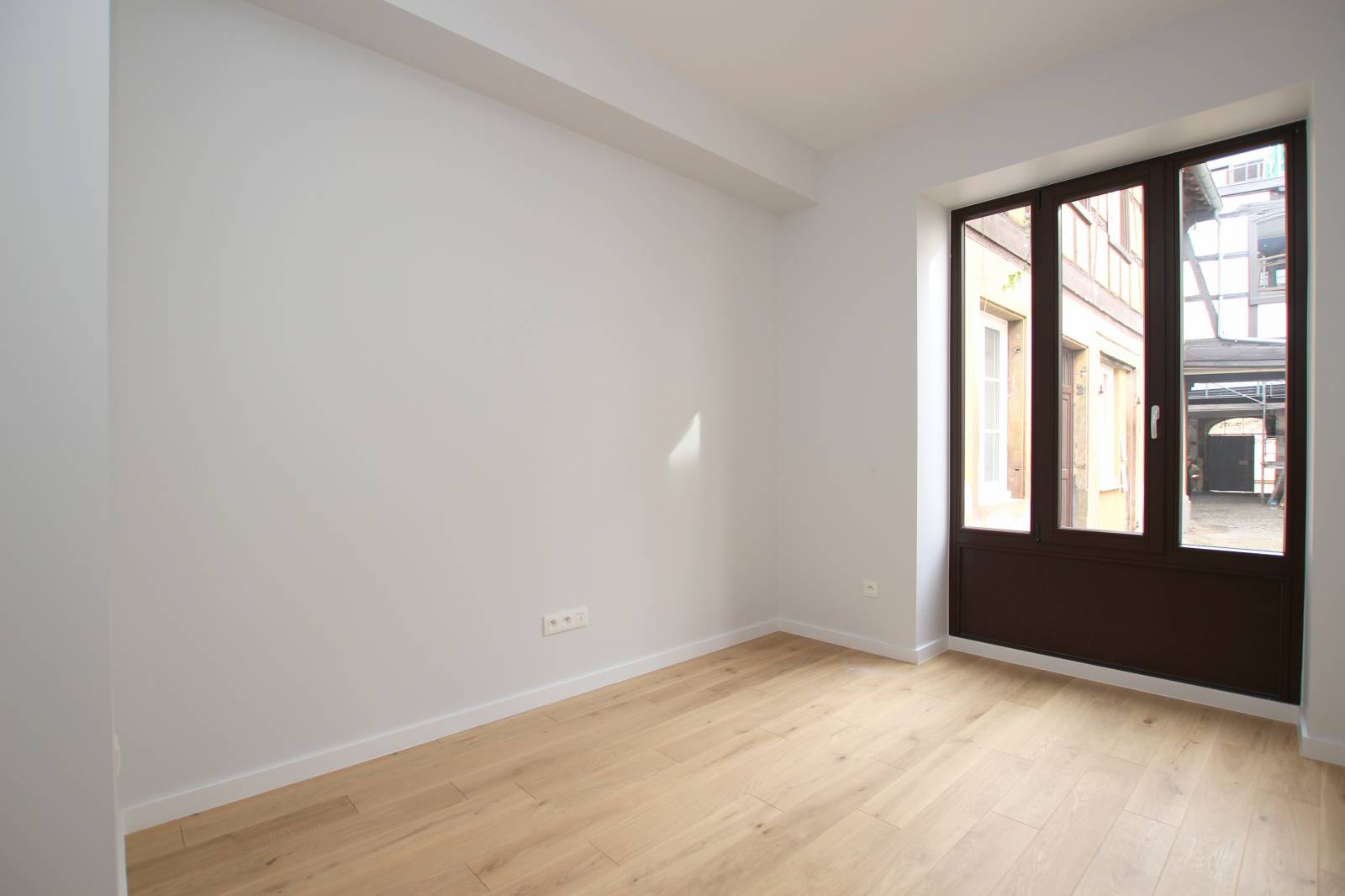 Hyper-centre, Rue d’Austerlitz, ancien atelier entièrement réaménagé de 38,09 M²