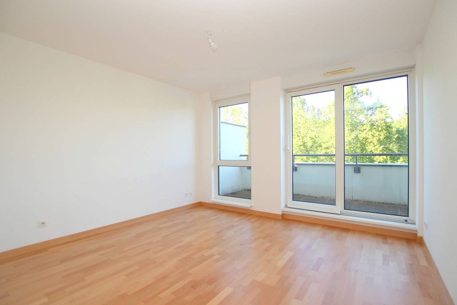 SUPERBE 2 PIECES AVEC TERRASSE ET GARAGE