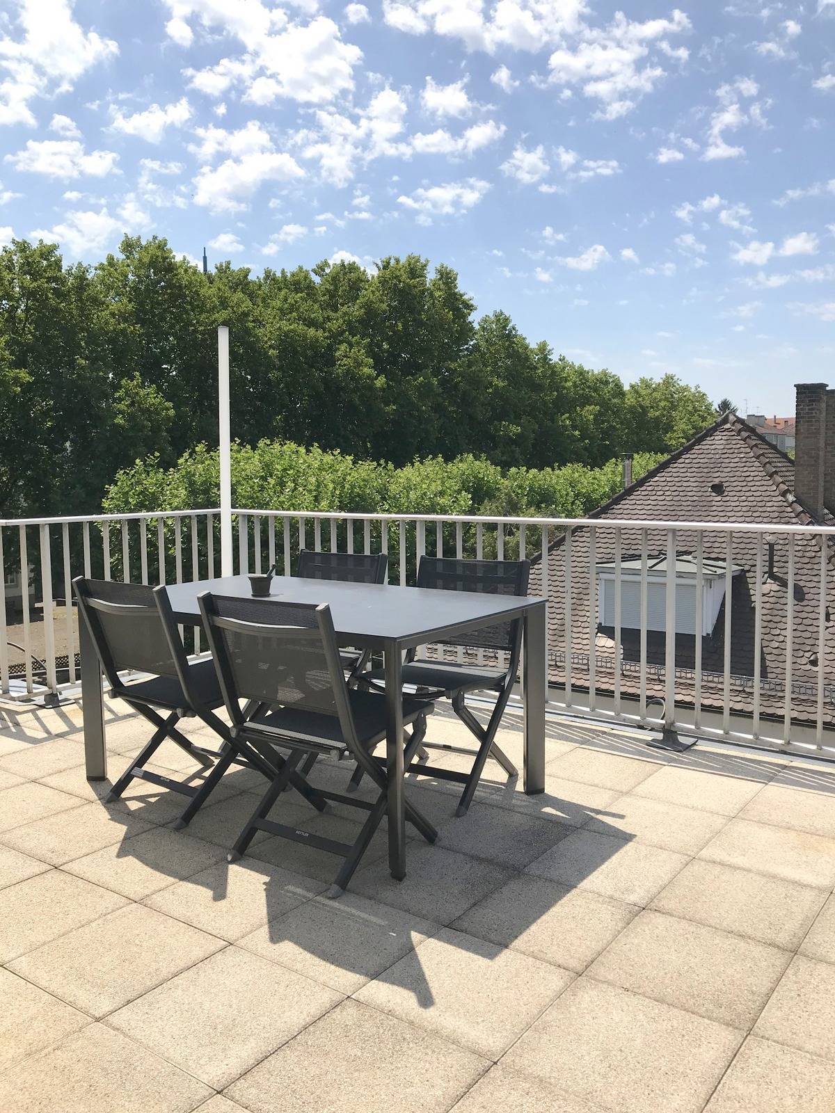 LOUE - STRASBOURG ORANGERIE – PROX. PARC – ATTIQUE 6 PIECES 136M² – TERRASSE 100 M² – CAVE – 2 GARAGES