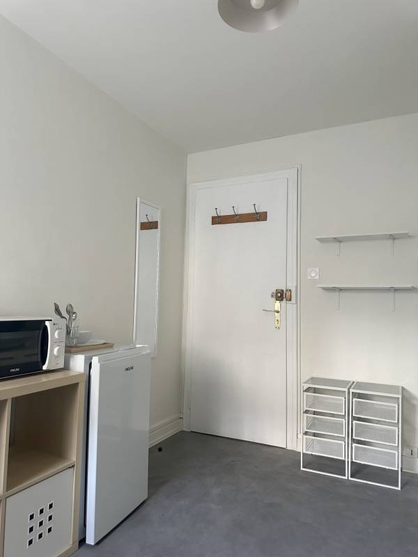 STRASBOURG – ORANGERIE – PLACE GOLBERY – CHAMBRE DE BONNE MEUBLEE 9,85 m² - AU CALME SUR COUR - ENTIEREMENT RENOVEE