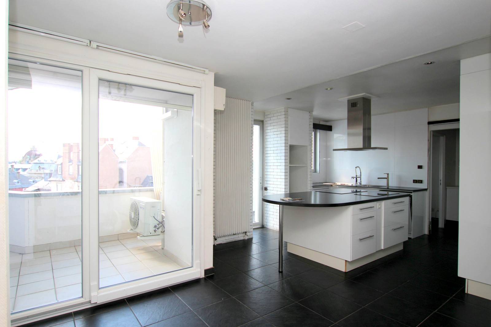 VENDU - CONTADES SUR PARC rue de Turenne appartement en dernier étage 7 pièces 264 m² avec grands balcons et garage