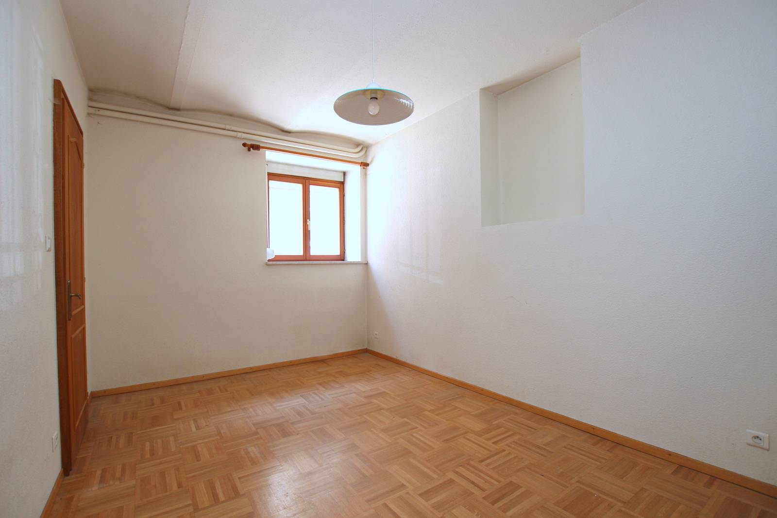 EXCLUSIVITE - ORANGERIE – APPARTEMENT EN ENTRESOL 2/3 PIECES  70 M²