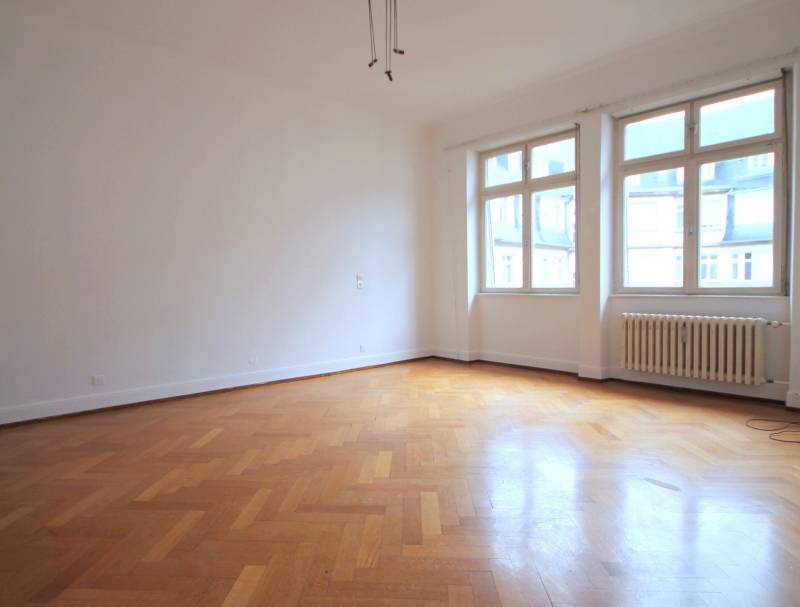 VENDU - CENTRE VILLE Prestigieux Immeuble de l'ESCA  Appartement 5 pièces 181 m² en étage élevé avec chambre de bonnes