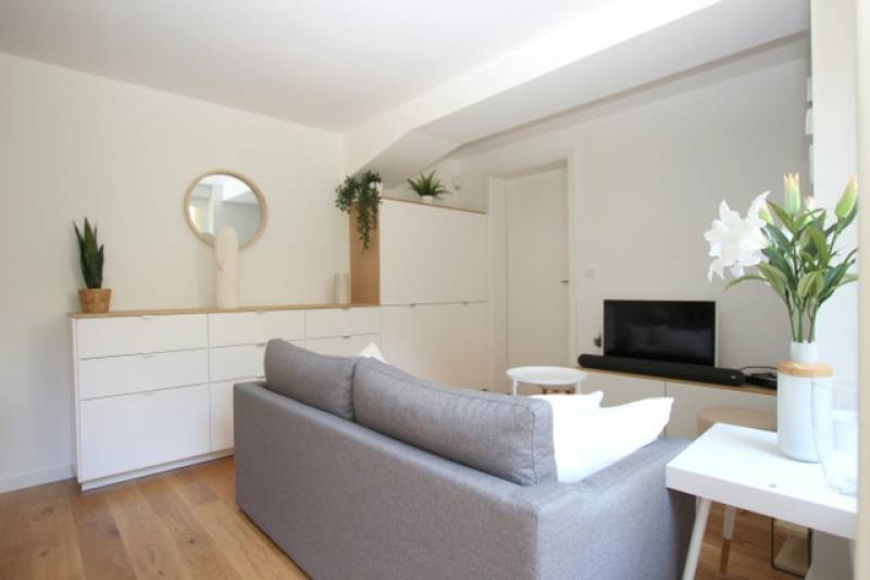 LOUE - CONTADES – PROX PARC ET CENTRE VILLE – APPARTEMENT MEUBLE HAUT DE GAMME - 3 PIECES TERRASSE - JARDIN PRIVATIF – ETAT NEUF