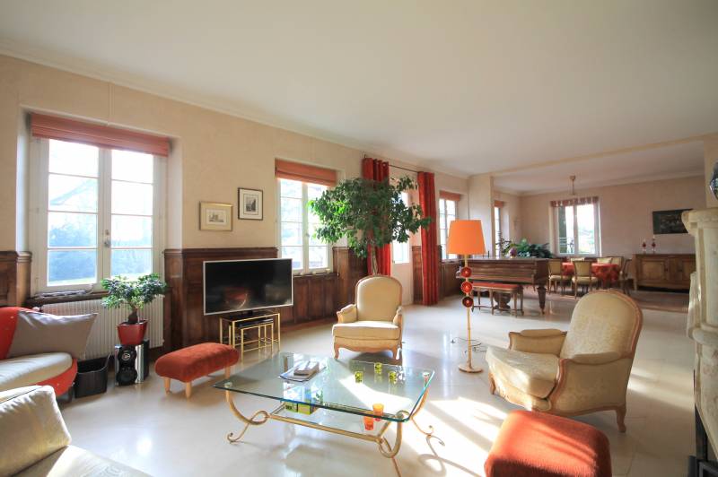 VENDU - DEBUT KOCHERSBERG Achenheim Château entièrement rénové 480 m² avec Piscine Terrain 33 ares