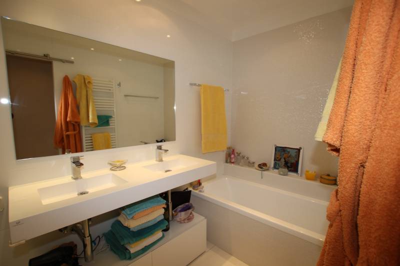 VENDU - ORANGERIE allée Richard Wagner - Résidence de Standing Hyde Parc - Superbe Appartement en Rez de Jardin 86 m² avec jardin privatif et garage double