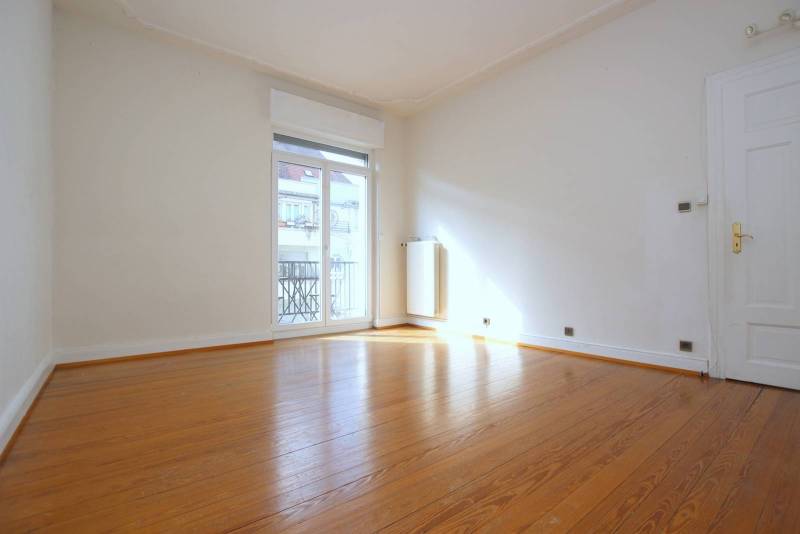 STRASBOURG - KRUTENAU – ETAGE ELEVE - APPARTEMENT D’ANGLE 5 PIECES - VUE CATHEDRALE - 3 BALCONS