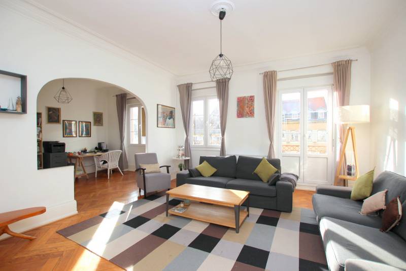 CENTRE VILLE APPARTEMENT 5 PIECES RENOVE VUE DEGAGEE - PARKING