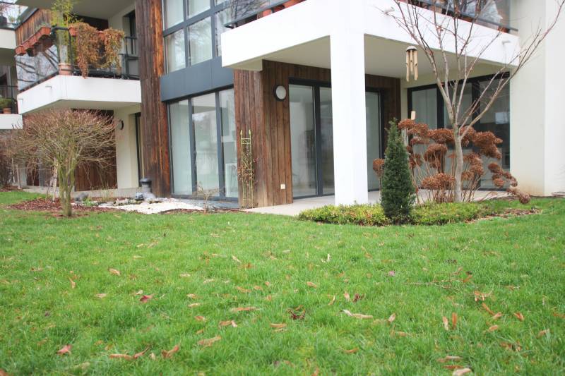 A PROXIMITE DU PARC DE L'ORANGERIE- 3 PIECES A LOUER  AVEC JARDIN ET GARAGE