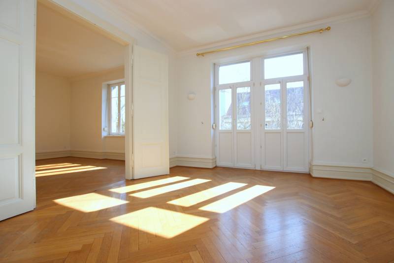 LOUE - STRASBOURG – ORANGERIE – APPARTEMENT BOURGEOIS 5 PIECES – ENTIEREMENT RENOVE – ASCENSEUR - CAVE