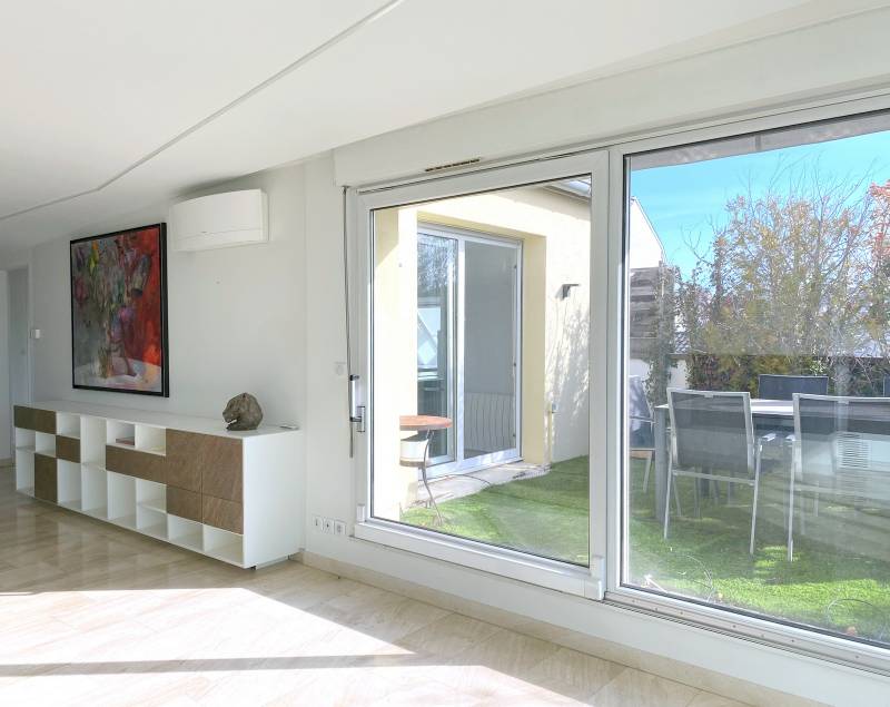 NEUDORF - PROX PLACE DU MARCHE - ATTIQUE 150 m² TERRASSES 60 M², 2 GARAGES ET ASCENSEUR.
