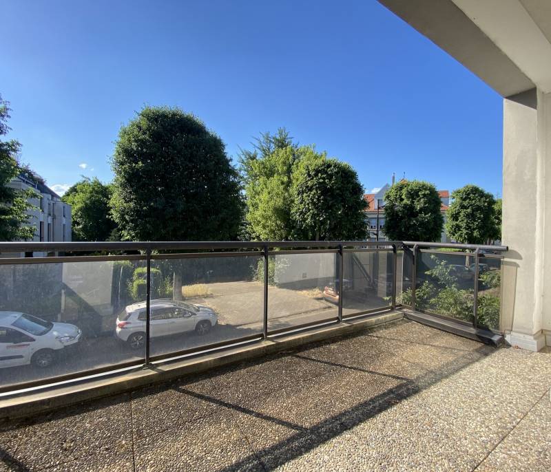 VENDU - CONTADES LUMINEUX 5 PIECES AVEC TERRASSE ET GARAGE