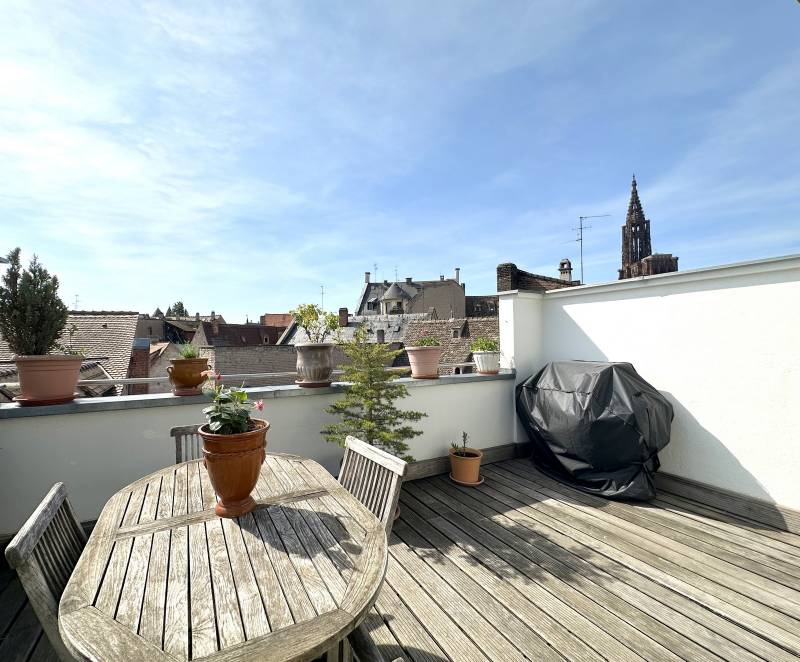 EXCLUSIVITE - CENTRE VILLE - DERNIER ETAGE SUPERBE APPARTEMENT 181 M² AVEC TERRASSE 17 M² ET ASCENSEUR PRIVATIF - STATIONNEMENT