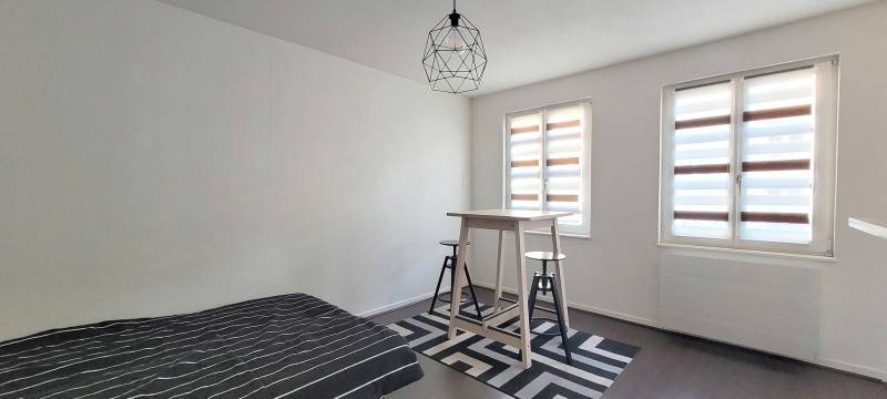 VENDU -  HYPER CENTRE- RUE DU FOSSE DES TANNEURS – STUDIO RENOVE ET MEUBLE 22M²