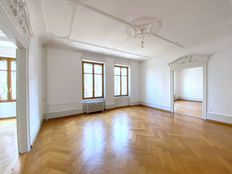 STRASBOURG - ORANGERIE - APPARTEMENT  BOURGEOIS CLIMATISE 7 PIECES 206 M² TERRASSE 37M² POSS. GARAGE
