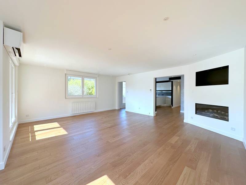 VENDU - NOUVEAU PRIX - STRASBOURG DEBUT ROBERTSAU – PROX INSTITUTIONS - APPARTEMENT 5 PIECES - ENTIEREMENT RENOVE – TERRASSES - 2 GARAGES