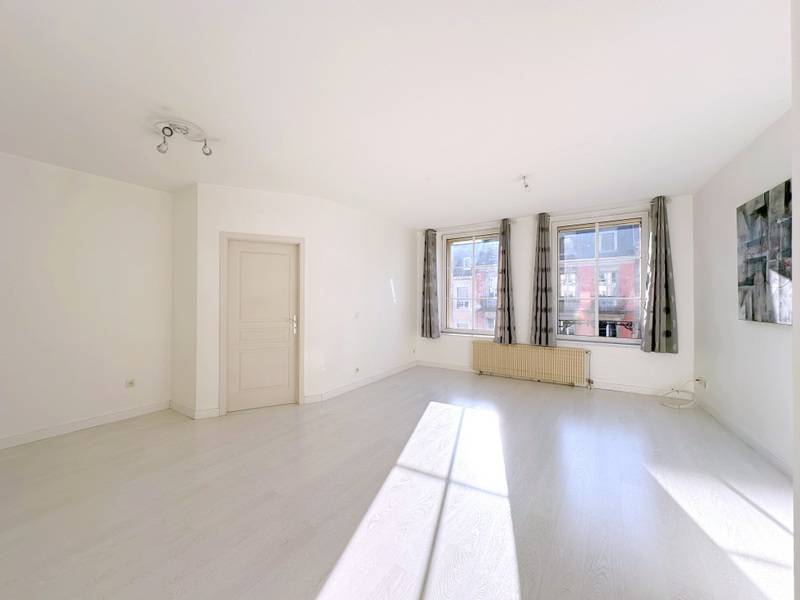 STRASBOURG – CENTRE VILLE – APPARTEMENT 5 PIECES – 4 CHAMBRES – ETAGE ELEVE - DPE C – 2 CAVES – STATIONNEMENTS -