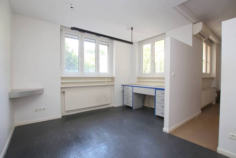 NOUVEAU PRIX - RARE – STRASBOURG - ORANGERIE PROX INSTITUTIONS EUROPEENNES – PLATEAU A AMENAGER CLIMATISE 117 m² - POSS. DE CREER DBLE SEJOUR + 3 CHAMBRES - GARAGE