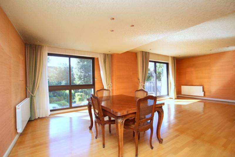 VENDU - CONTADES LUMINEUX 5 PIECES AVEC TERRASSE ET GARAGE