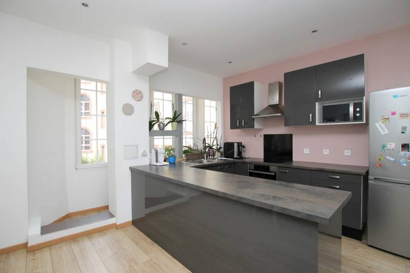 CENTRE VILLE APPARTEMENT 5 PIECES RENOVE VUE DEGAGEE - PARKING