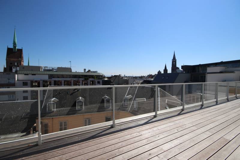VENDU - STRASBOURG CENTRE PROX QUAIS – RESIDENCE « LE PLAZA » - ETAGE ELEVE - APPARTEMENT D’ANGLE 112 M² AVEC TERRASSE  38 M² - ASCENSEUR – CAVE
