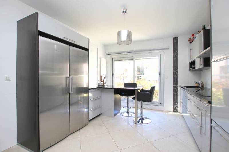 VENDU - STRASBOURG - ORANGERIE – PROX. PARC ET INSTITUTIONS EUROPEENNES – SUPERBE APPARTEMENT EN REZ-DE-JARDIN - 5 PIECES – 177 M² –  JARDIN 300 M² – GRAND GARAGE DOUBLE