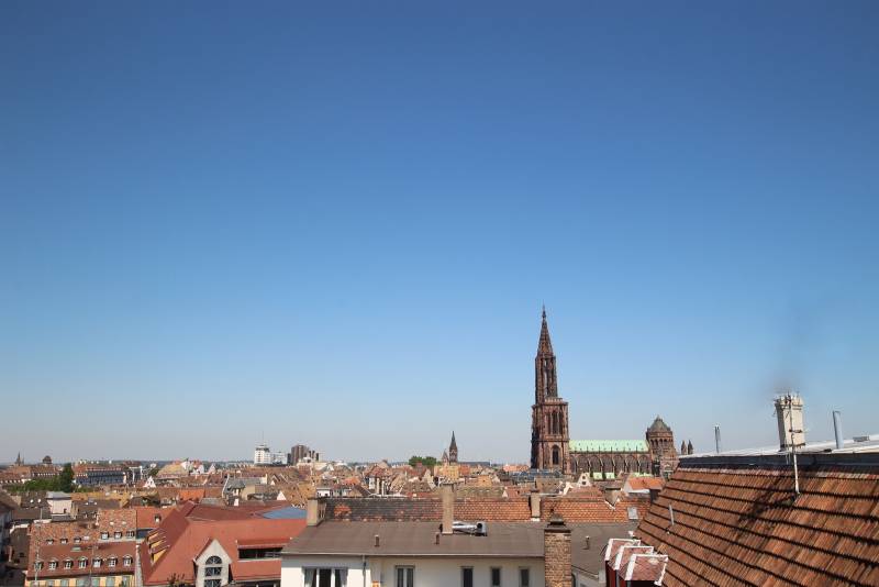 LOUE - KRUTENAU – EXCEPTIONNEL - ETAT NEUF -DERNIER ETAGE CLIMATISE 5 PIECES - 189 M² - 2 TERRASSES VUE CATHEDRALE – ASCENSEUR  - CAVE – PARKING