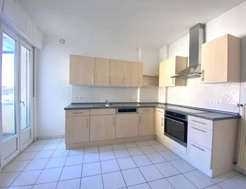 DEBUT NEUDORF - DERNIER ETAGE 6 PIECES 110 m²