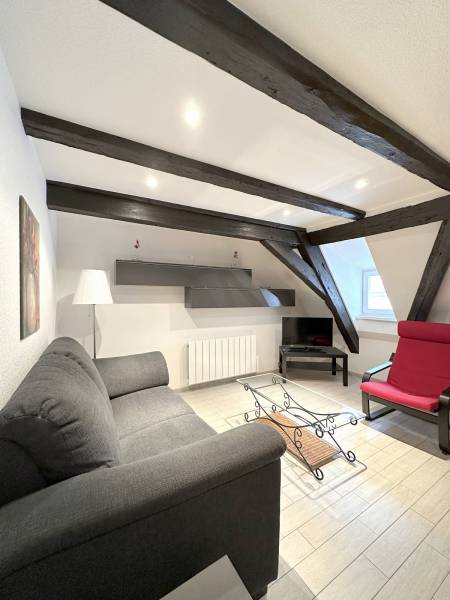 HYPER CENTRE - 3 PIECES MEUBLEES 76 m² -  DERNIER ETAGE