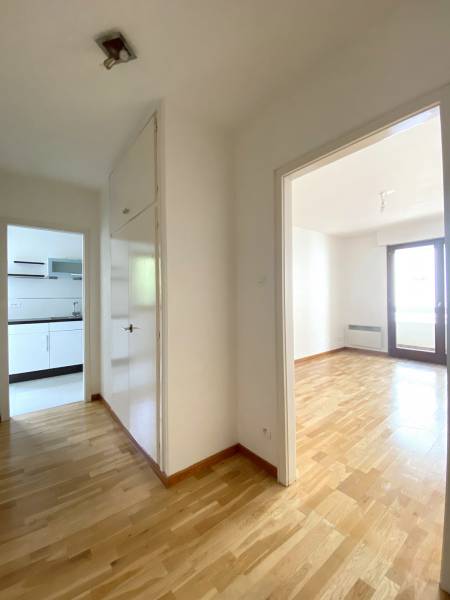 VENDU - ORANGERIE PROX. INSTITUTIONS EUROPEENNES ET PARC BEAU 2 PIECES AVEC  BALCON - PARKING