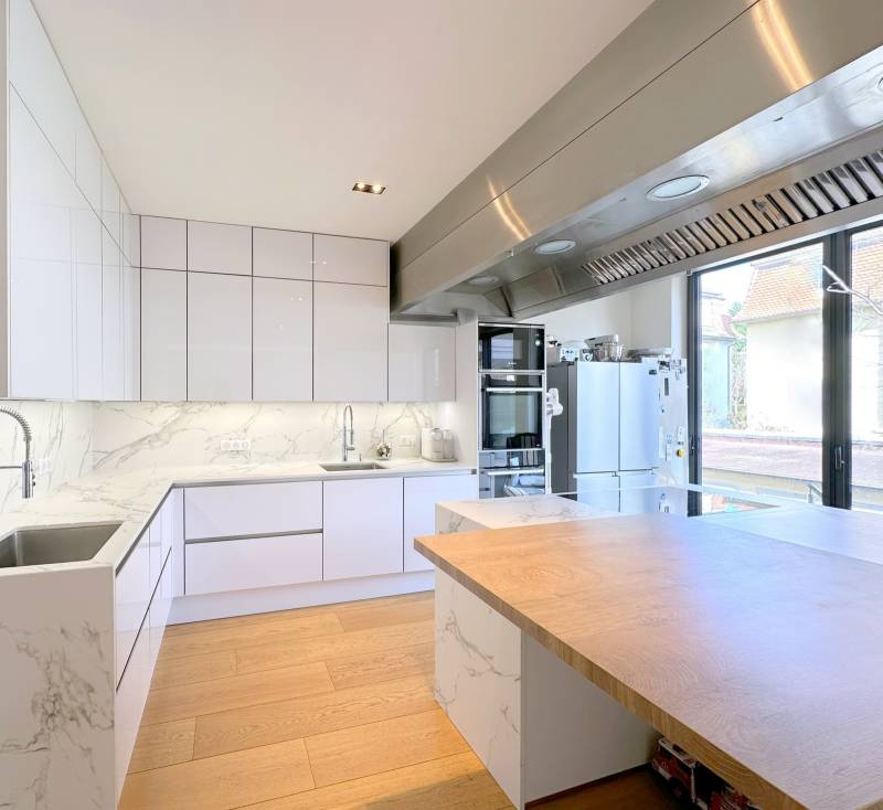 VENDU - STRASBOURG – ORANGERIE – MAISON DE VILLE ANNEES 30 AVEC PISCINE – DPE C - ENTIEREMENT RENOVEE – 217 M² - GRAND SOUS-SOL 55 M²-  GARAGE -