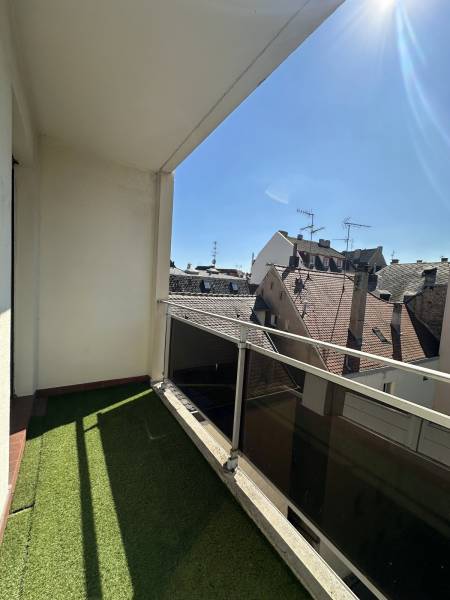 VENDU - EXCLUSIVITE – KRUTENAU - ETAGE ELEVE AVEC ASCENSEUR – SUR COUR - APPARTEMENT 2 PIECES – 47,81 m² – BALCON -