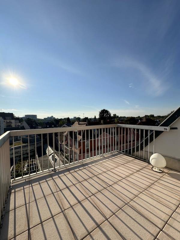 SOUS COMPROMIS - STRASBOURG – DEBUT ROBERTSAU - PROX COMMERCES ET TRAM – DERNIER ETAGE - APPARTEMENT 6 PIECES - 138 M² - 2 TERRASSES – CAVES – 2 STATIONNEMENTS -