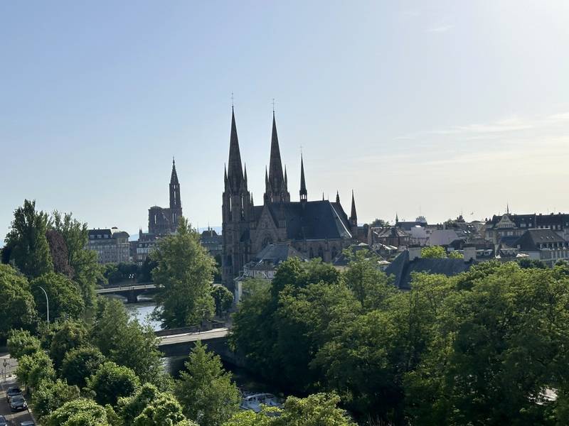 STRASBOURG – ORANGERIE SUR QUAI - APPARTEMENT BOURGEOIS - 150 M² - 8 PIECES - ETAGE ELEVE VUE DEGAGEE - BALCON – CAVE + GRAND DEBARRAS