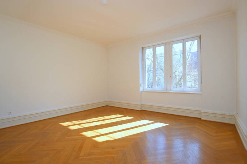LOUE - STRASBOURG – ORANGERIE – APPARTEMENT BOURGEOIS 5 PIECES – ENTIEREMENT RENOVE – ASCENSEUR - CAVE
